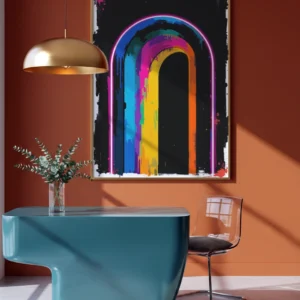 Affiche arche colorée multicolore accrochée dans un bureau design aux murs terracotta.