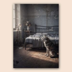 Affiche d'un loup dans une pièce sombre