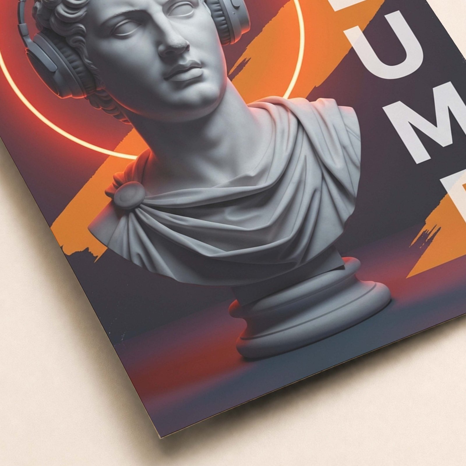 Affiche d'un buste antique avec écouteurs sur fond noir et orange