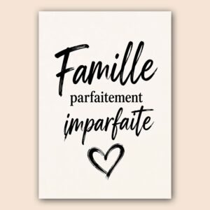 Affiche famille parfaitement imparfaite avec coeur noir sur fond beige clair
