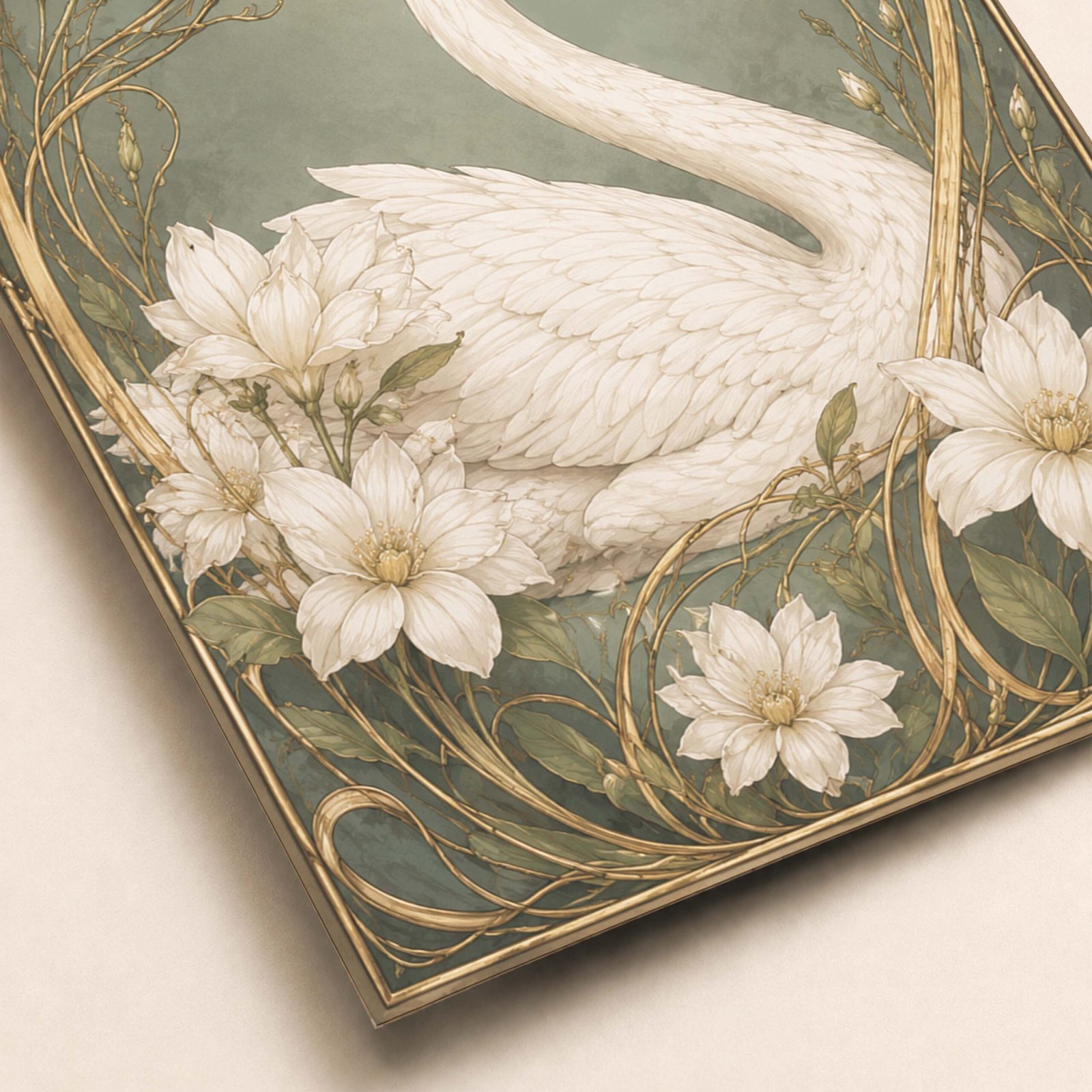 Zoom sur le cygne blanc et les fleurs décoratives