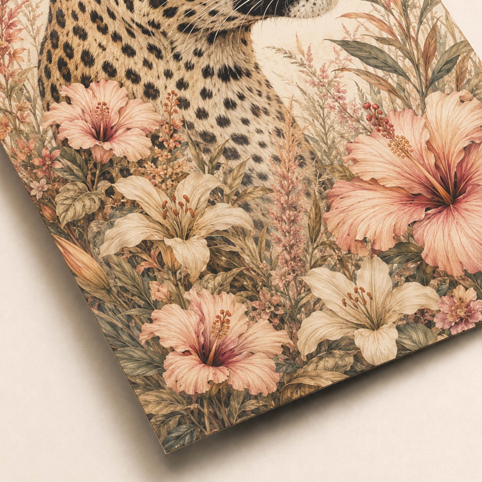 Zoom sur le léopard et les fleurs dans une affiche botanique
