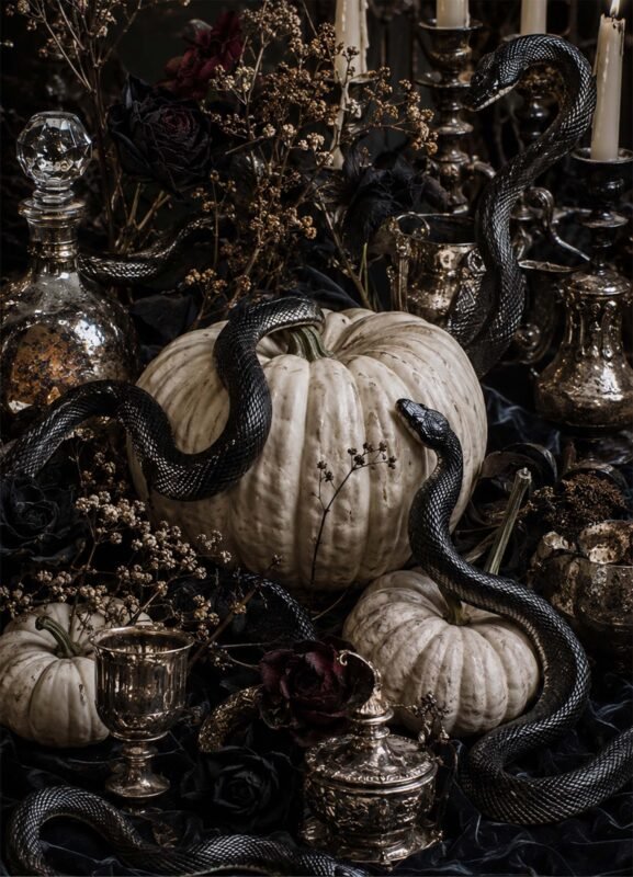 Affiche Halloween sombre avec citrouilles claires, serpents noirs et décor gothique