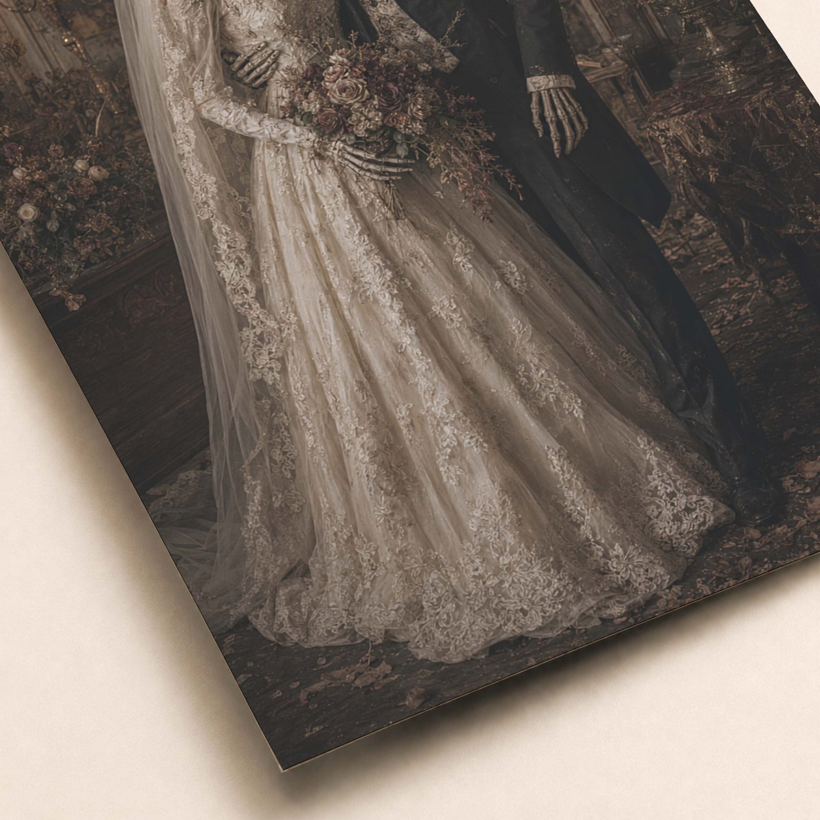 Détail du couple de squelettes en tenue de mariage
