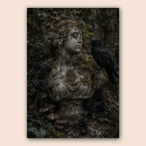Statue féminine en pierre avec corbeau et fleurs noires